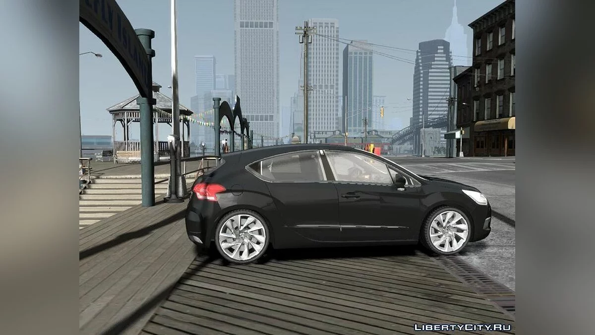 Citroën DS4 2012 vs 1.0 / GTA 4