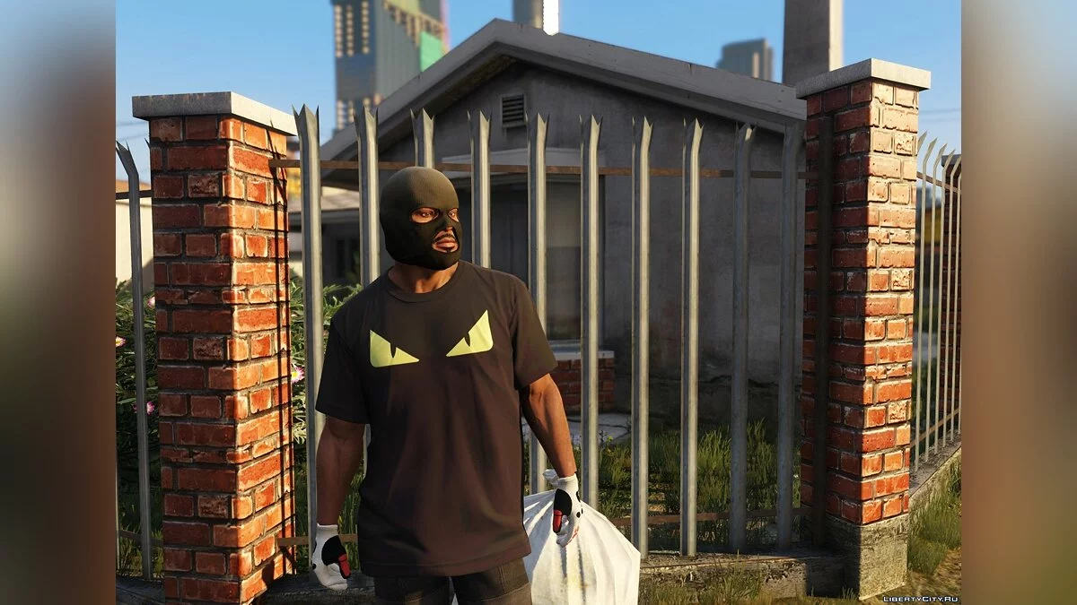 Футболка и худи с логотипом Fendi / GTA 5