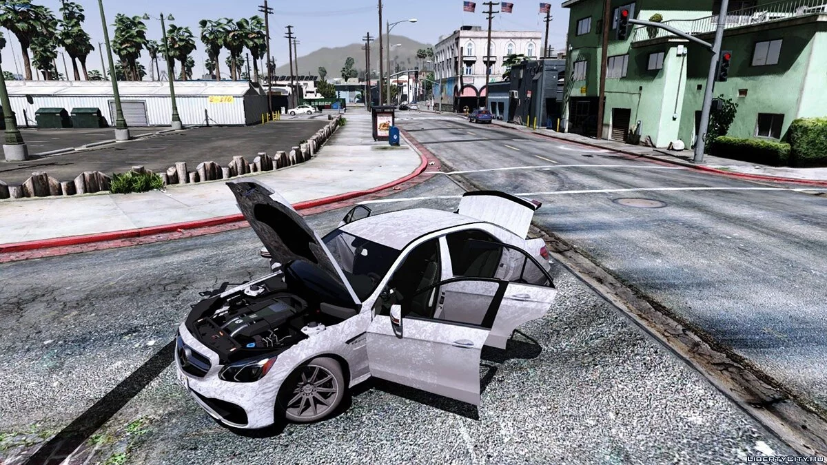Mercedes-Benz E63 AMG 1.0 / GTA 5
