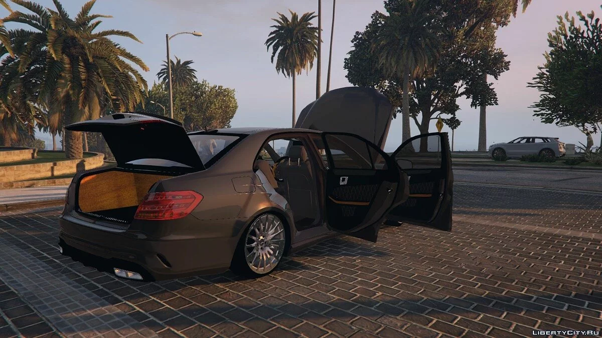Mercedes-Benz E63 Brabus / GTA 5