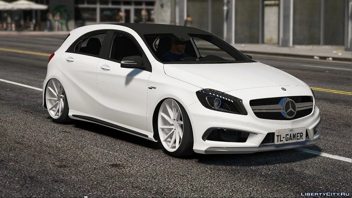 Mercedes Benz 45 AMG nas Vossen 18 V1 / GTA 5