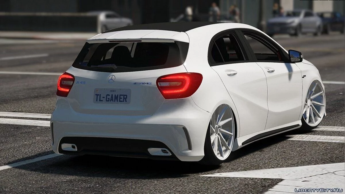 Mercedes Benz 45 AMG nas Vossen 18 V1 / GTA 5