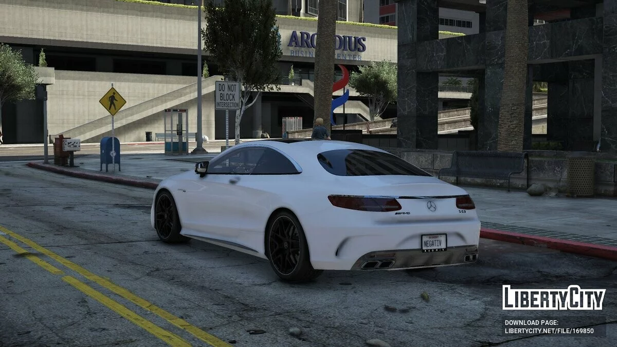 Mercedes-Benz S63 AMG / GTA 5