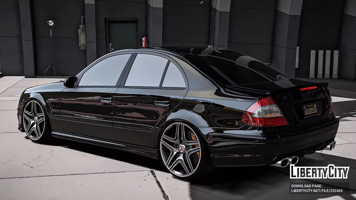 Mercedes-Benz E63 AMG W211 2008 / GTA 5