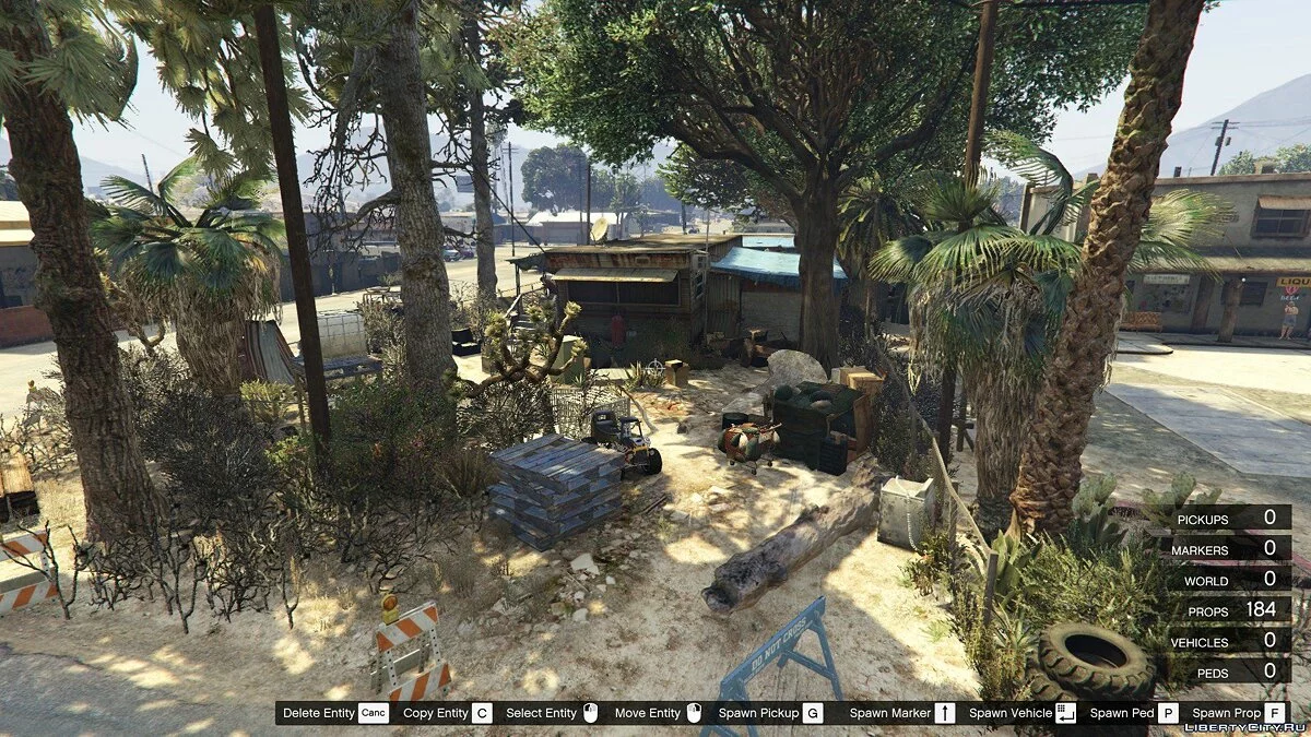 Свалка и грязь внутри и снаружи трейлера Тревора / GTA 5