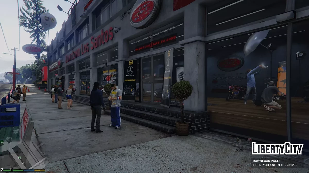 Автосалон в центре города v1.0 / GTA 5