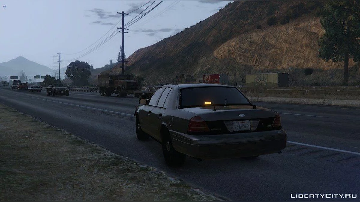 [UNLOCKED] Stringer Crown Victoria with Yellow Lights 1.0a / GTA 5