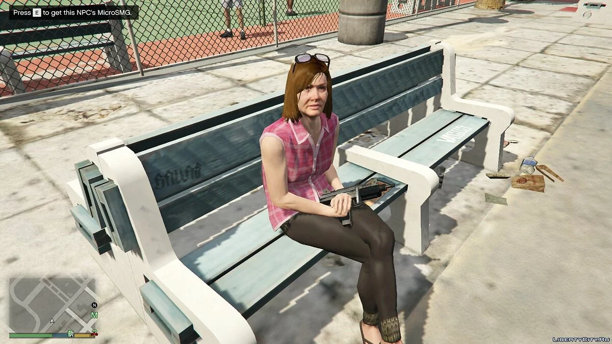 Give your weapon to any NPC 1.1 / GTA 5