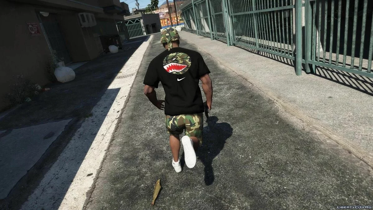 Камуфляжные шорты Nike + футболка с карманом + Du-rag / GTA 5