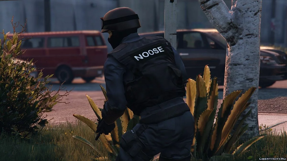 Надпись NOOSE на полицейских бронежилетах / GTA 5