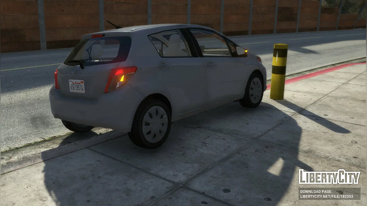 Toyota Vitz 2013 / GTA 5