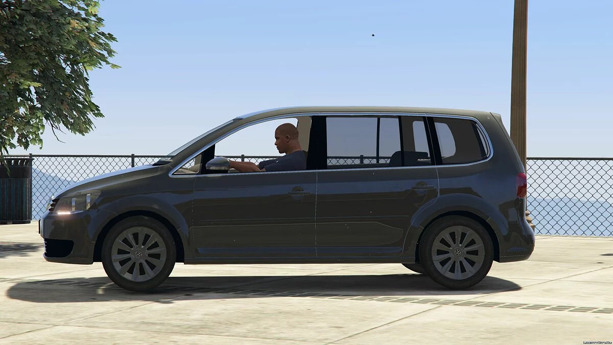 Volkswagen Touran [Unlocked] 1.0 / GTA 5