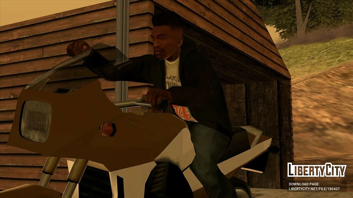 Черная куртка с капюшоном и новая футболка / GTA San Andreas