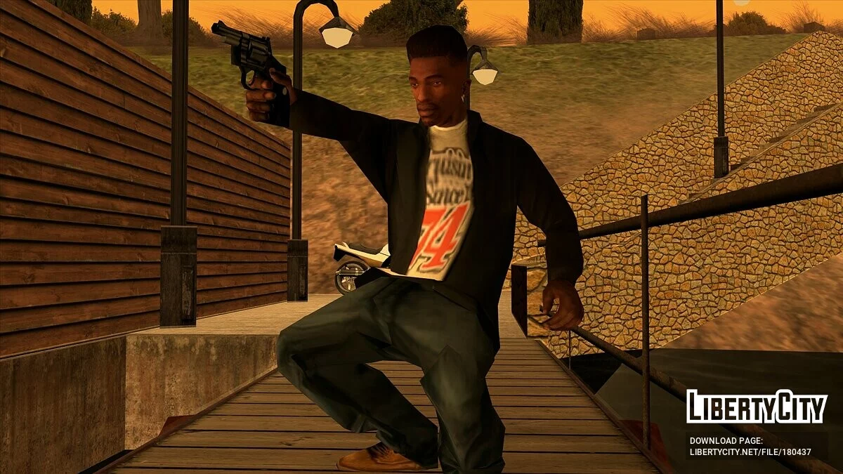 Черная куртка с капюшоном и новая футболка / GTA San Andreas