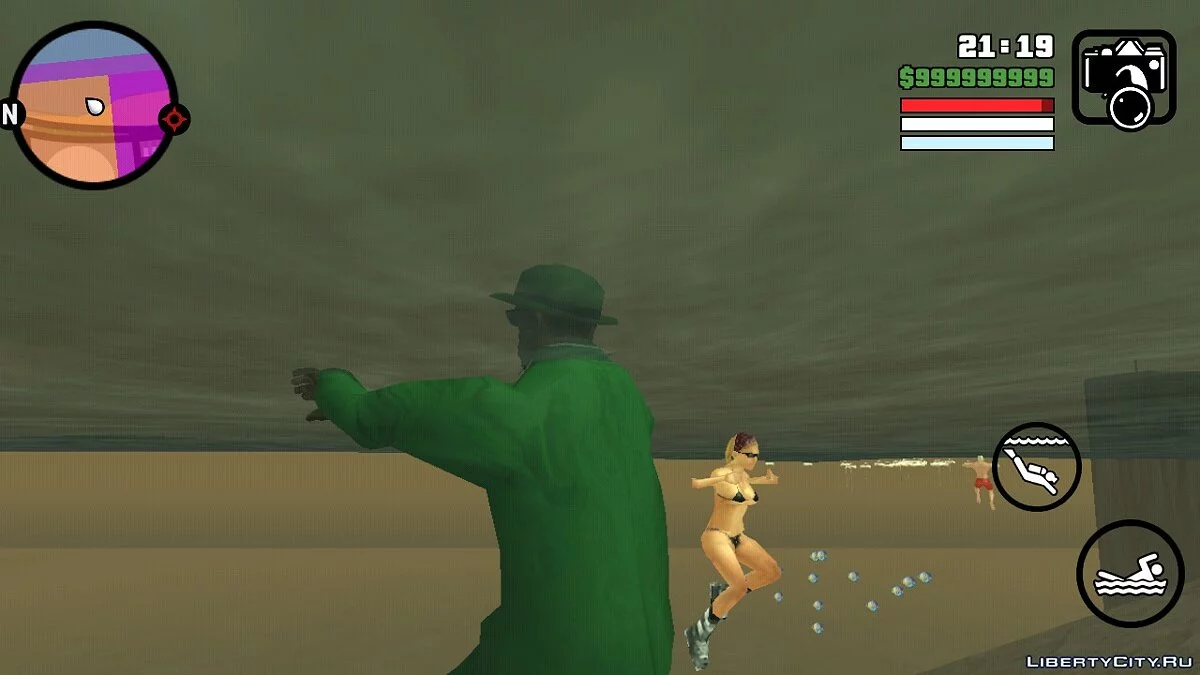 На пляжах люди плавают в воде / GTA San Andreas (iOS, Android)