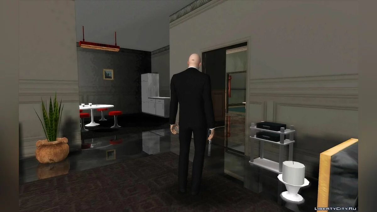 Агент 47 из игры Hitman 2016 / GTA San Andreas
