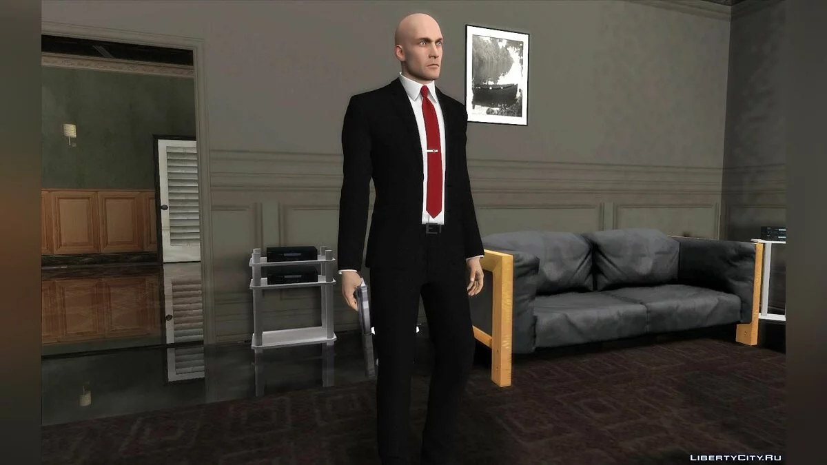 Агент 47 из игры Hitman 2016 / GTA San Andreas