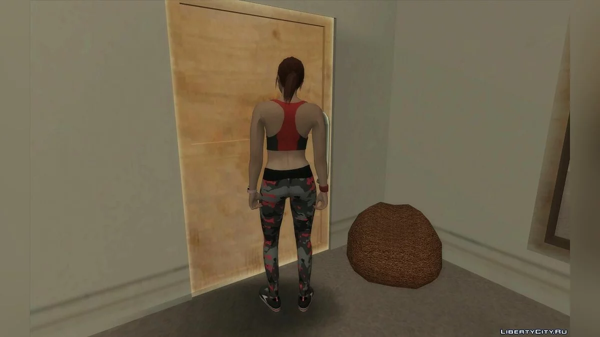 Девушка из GTA Online в спортивном костюме / GTA San Andreas