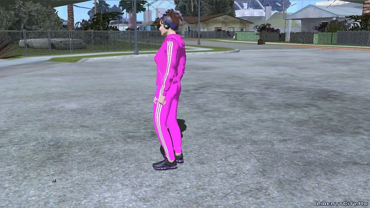Девушка из GTA Online в розовом спортивном костюме / GTA San Andreas (iOS, Android)