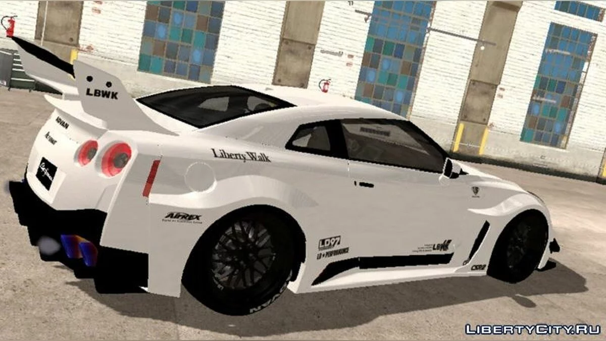 Nissan GTR R35 / GTA San Andreas (iOS, Android)
